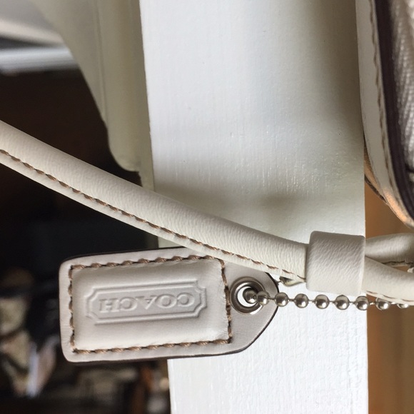 NWOT Coach Signature Sateen Leather Wristlet - Picture 5 of 6